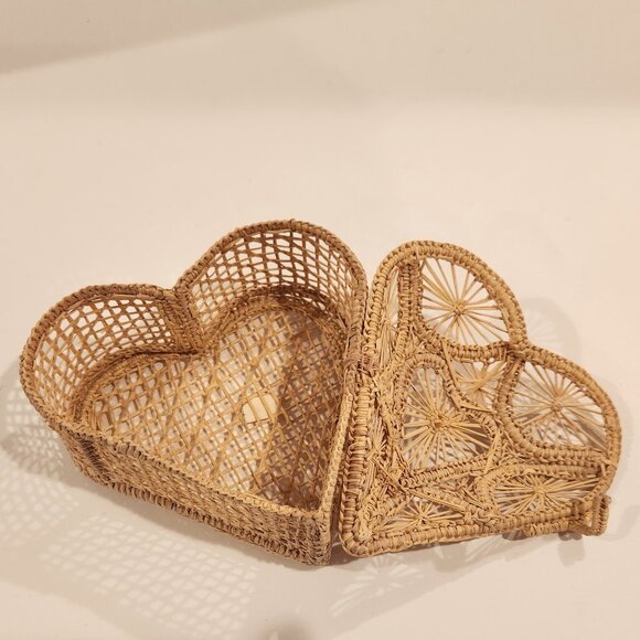 Heart-Shaped Trinket Box - Picture 9 of 13